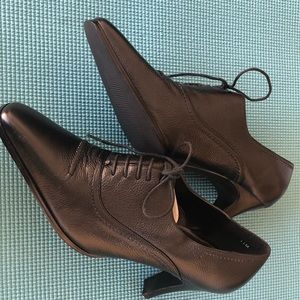 Womens Newport high heel oxfords size 11M  Black